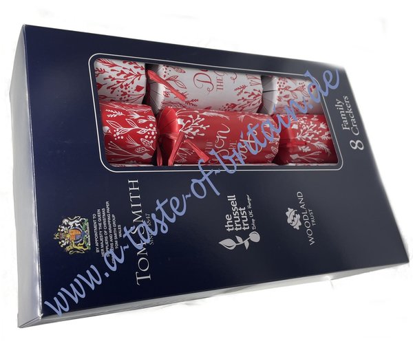 Tom Smith 8 Family Christmas Crackers - Red & White